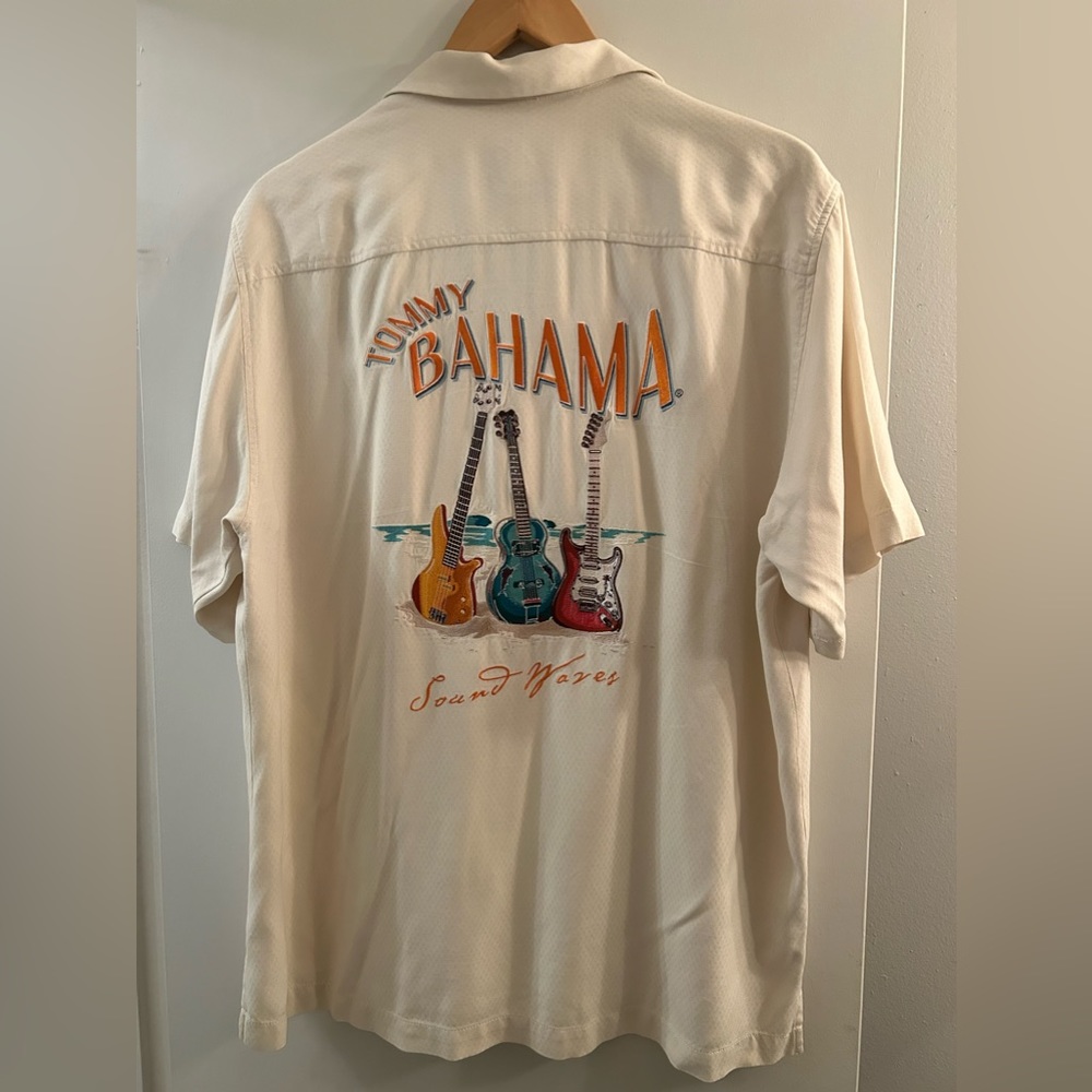 Tommy Bahama button down men’s shirt